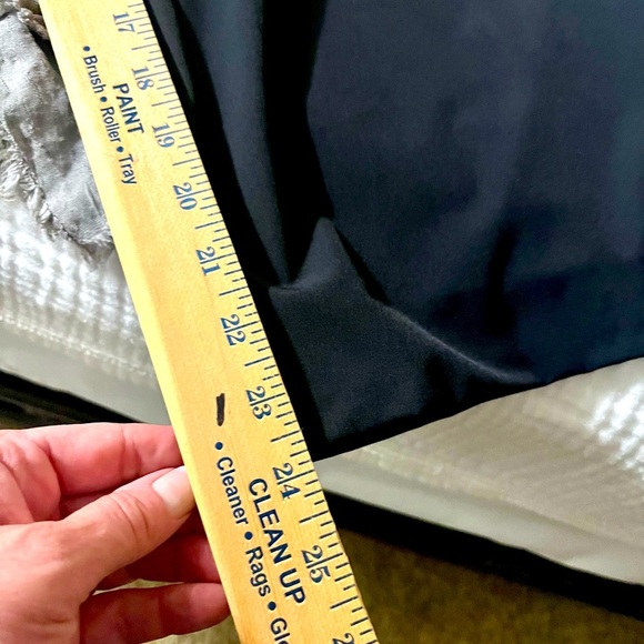The Limited Black Wide Leg Capri Pants - Large - Picture 5 of 7